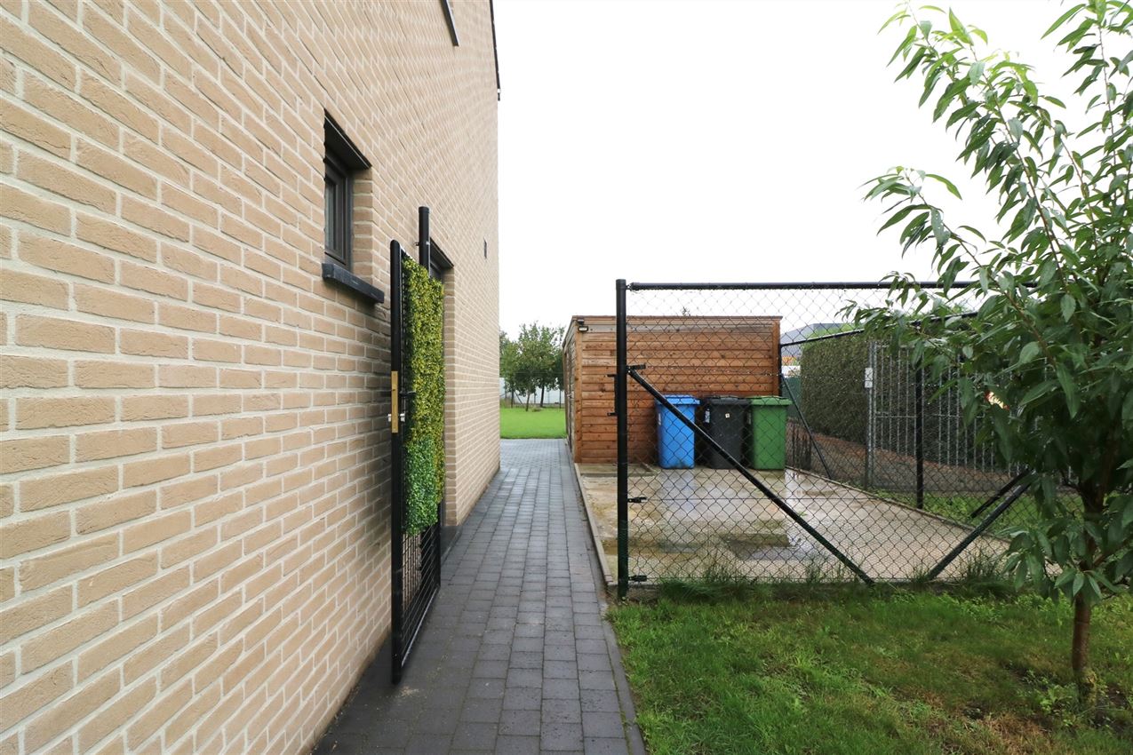 Mooi en landelijk, heel recent, 3 slpk., terras en tuin  foto 38