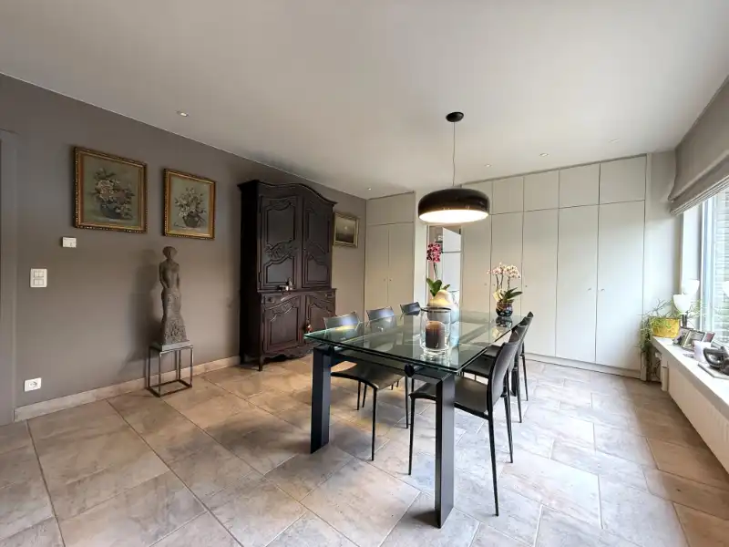 Ruime woning met kantoor en prachtige tuin op toplocatie foto 15
