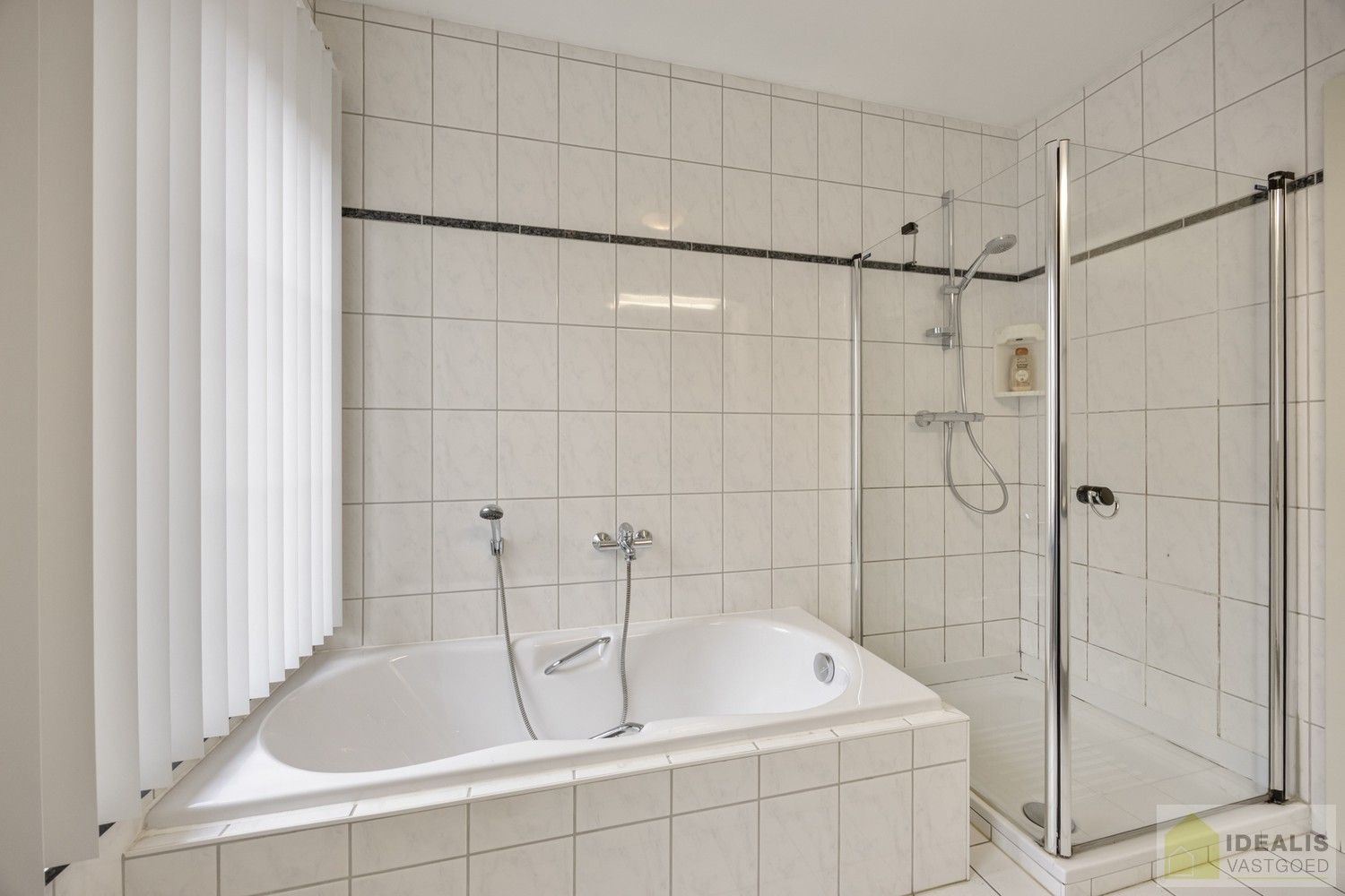 IDEALIS VASTGOED – RUIM INSTAPKLAAR APPARTEMENT IN KLEINSCHALIGE RESIDENTIE MET LICHTRIJKE LEEFRUIMTE, OPEN KEUKEN, HEERLIJK OVERDEKT TERRAS, 3 SLAAPKAMERS, BADKAMER, FIJNE WASPLAATS/BERGING EN INPANDIGE GARAGE OP EEN UITERST GUNSTIGE LOCATIE MIDDEN IN HET CENTRUM VAN PELT!! ZEER GESCHIKT VOOR KANDIDATEN OP ZOEK NAAR INSTAPKLAAR APPARTEMENT foto 30