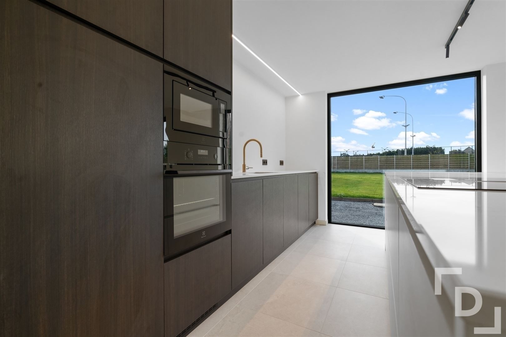 Gerenoveerde, alleenstaande woning in centrum Ieper! foto 6