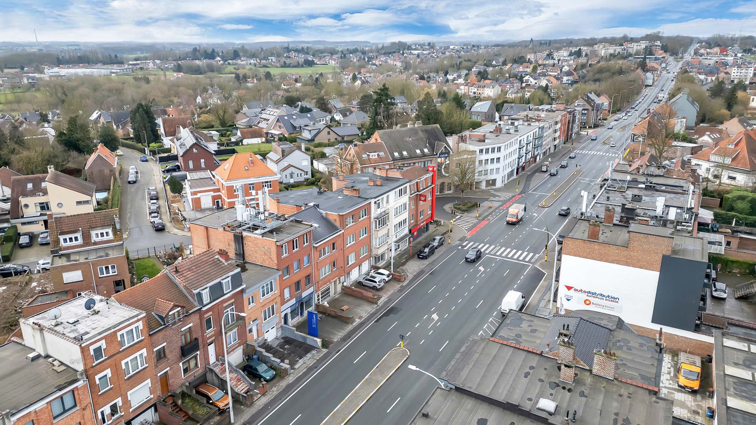 Opbrengsteigendom met 3 appartementen en horecazaak te Dilbeek foto 2