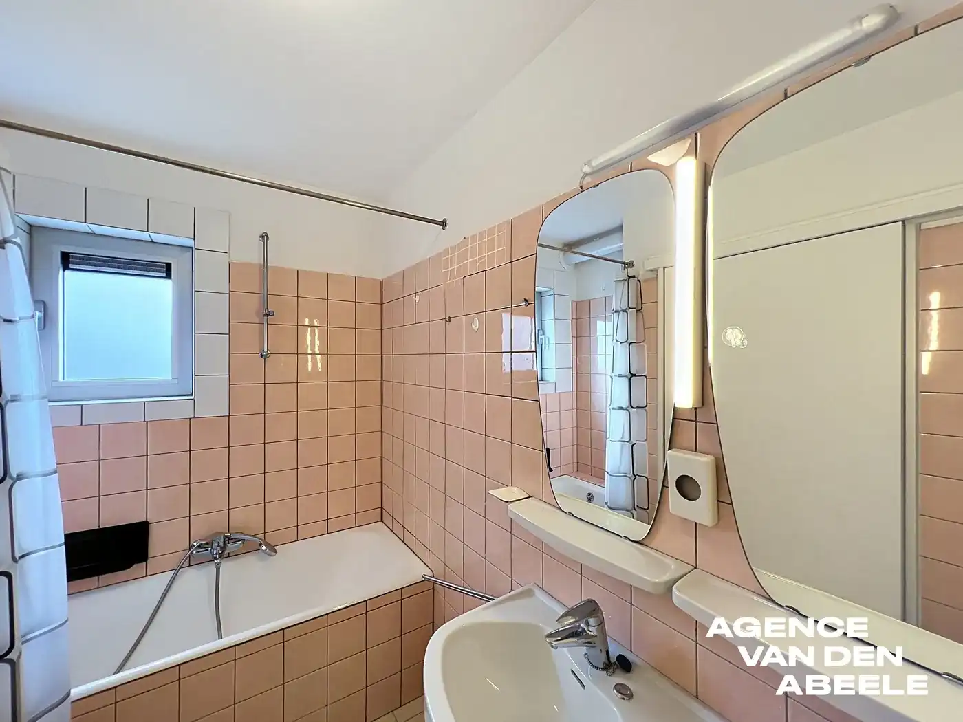 Op te frissen appartement met 2 slaapkamers en terras  foto 13
