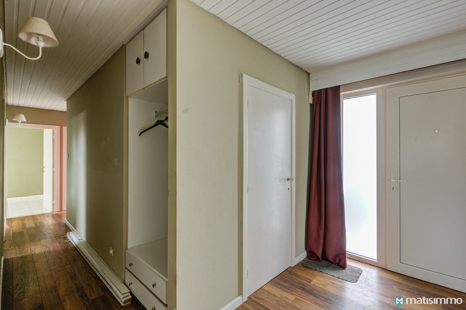 VRIJSTAANDE, GELIJKVLOERSE GEZINSWONING MET 3 SLAAPKAMERS EN INPANDIGE GARAGE TE HOUTHALEN foto 10