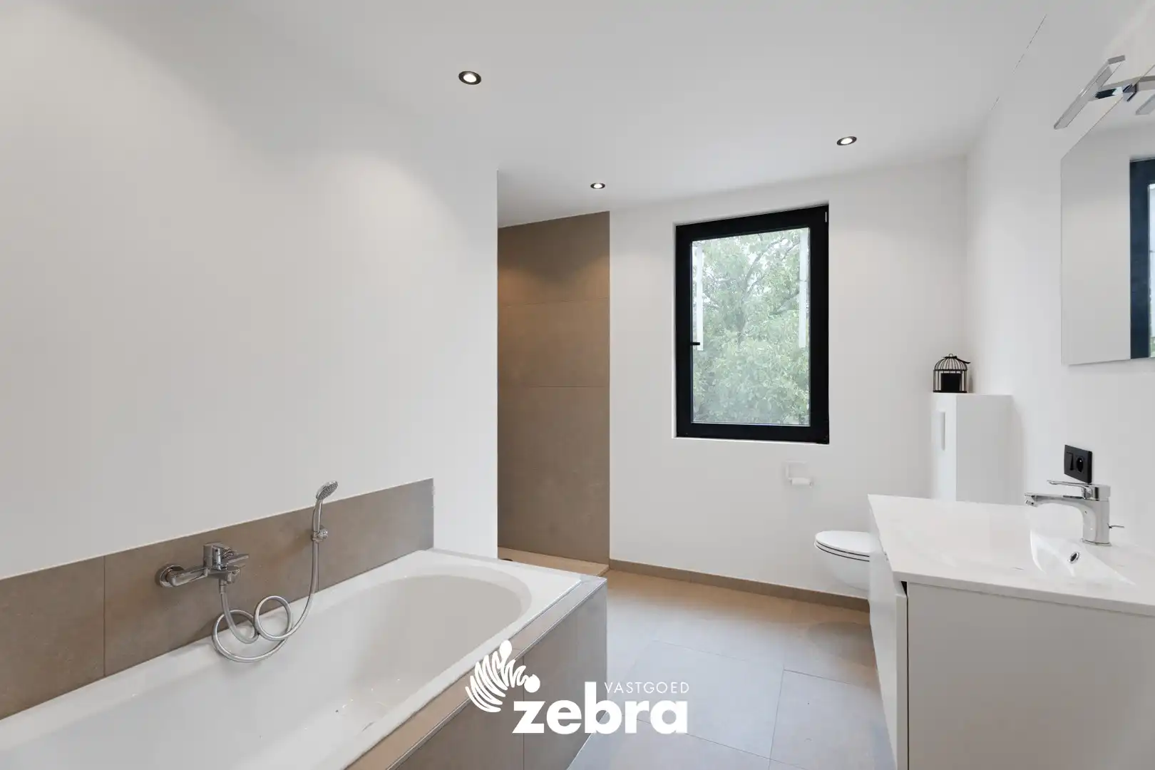 Gerenoveerde & energiezuinige woning met uitweg te Ledegem! foto 13