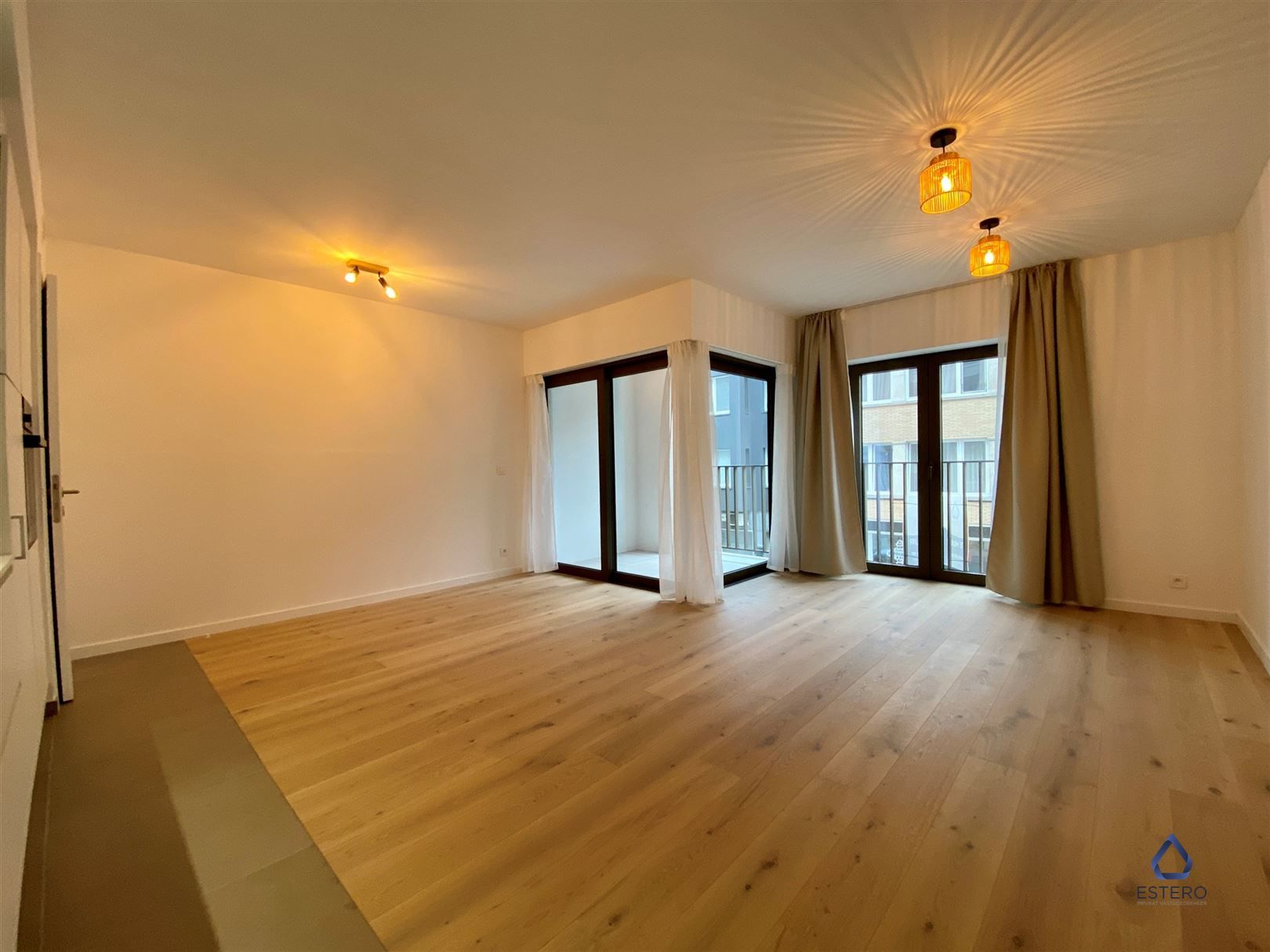 Mooi nieuwbouwappartement in hartje Kortrijk foto {{pictureIndex}}