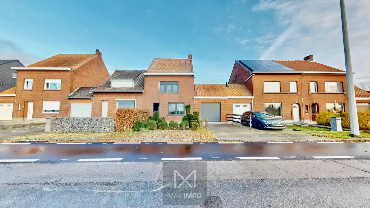 Gerenoveerde woning met tuin en garage te Geluveld (Zonnebeke) foto {{pictureIndex}}