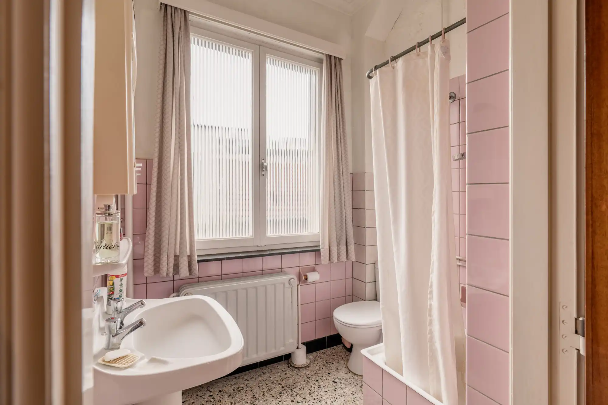 Woning waarbij je (na renovatie) alleen nog maar ‘achter de geraniums wilt zitten’ foto 19