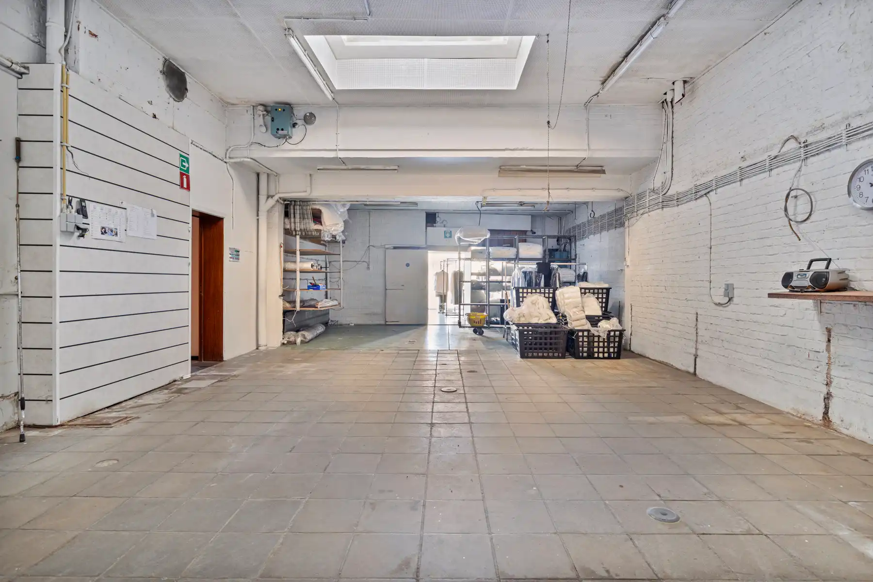 Solide eigendom: commerciële ruimte met atelier + 2 appart. foto 7