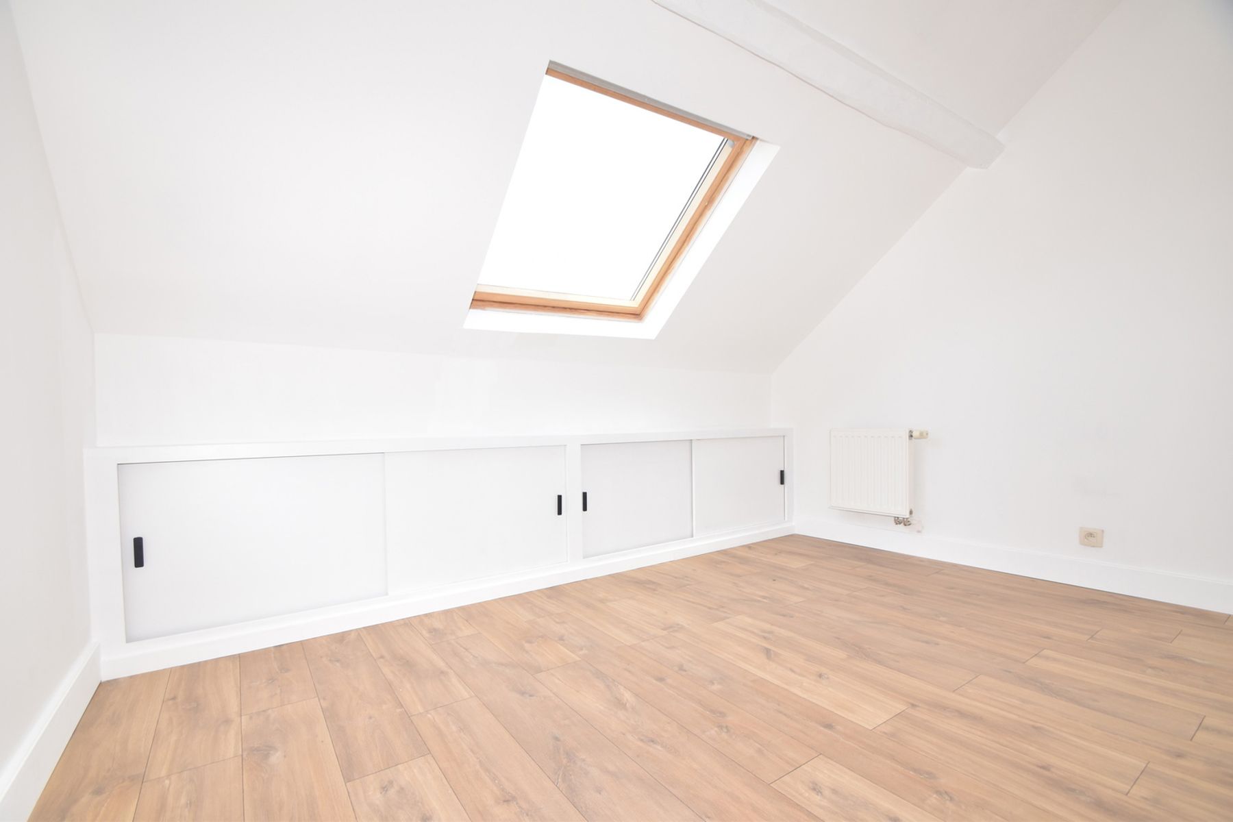 Recente woning met 3 slaapkamers, ruime badkamer en koertje  foto 12