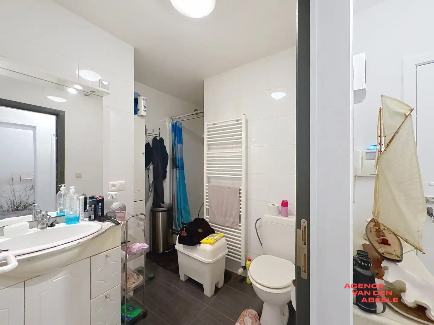 Gelijkvloers appartement in rustige zijstraat nabij de kust foto 15