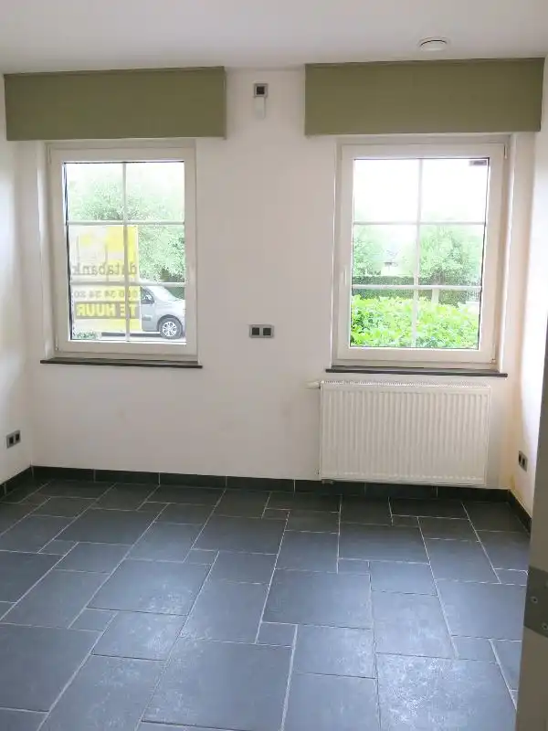 Halfopen villa-woning met Garage en Tuin te huur in Jabbeke foto 7