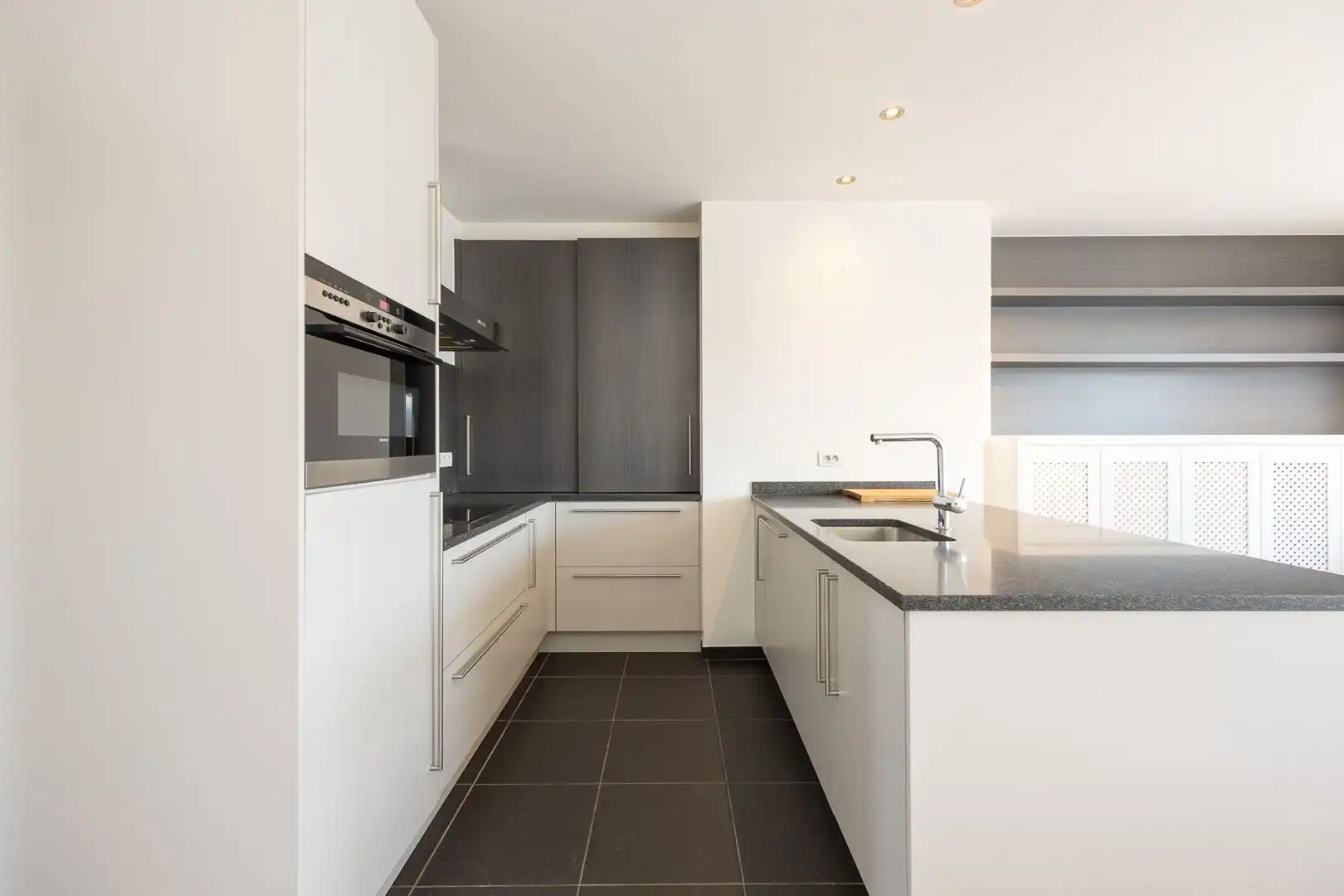 Penthouse met huge terassen in hartje Brasschaat foto 8