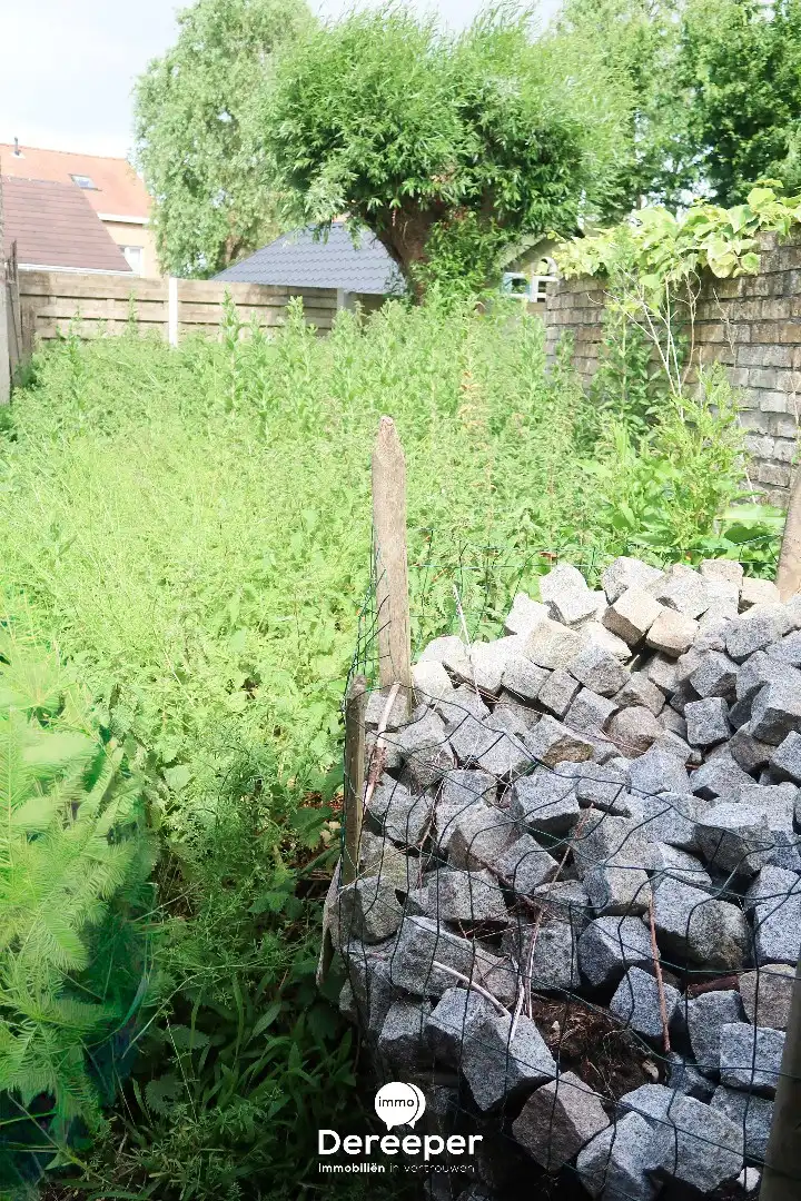 Garagebox met achterliggende grond afzonderlijk te koop foto 2