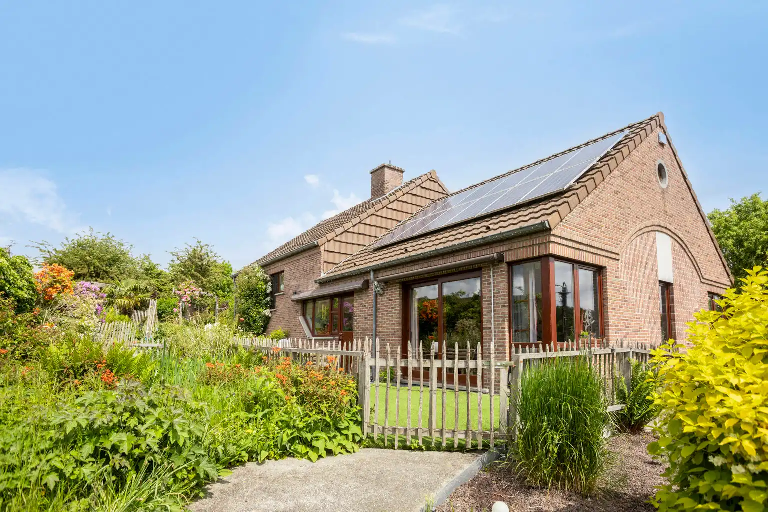 MOOIE WONING MET TUIN IN EEN RUSTIGE WIJK IN NEERVELP.   foto 2