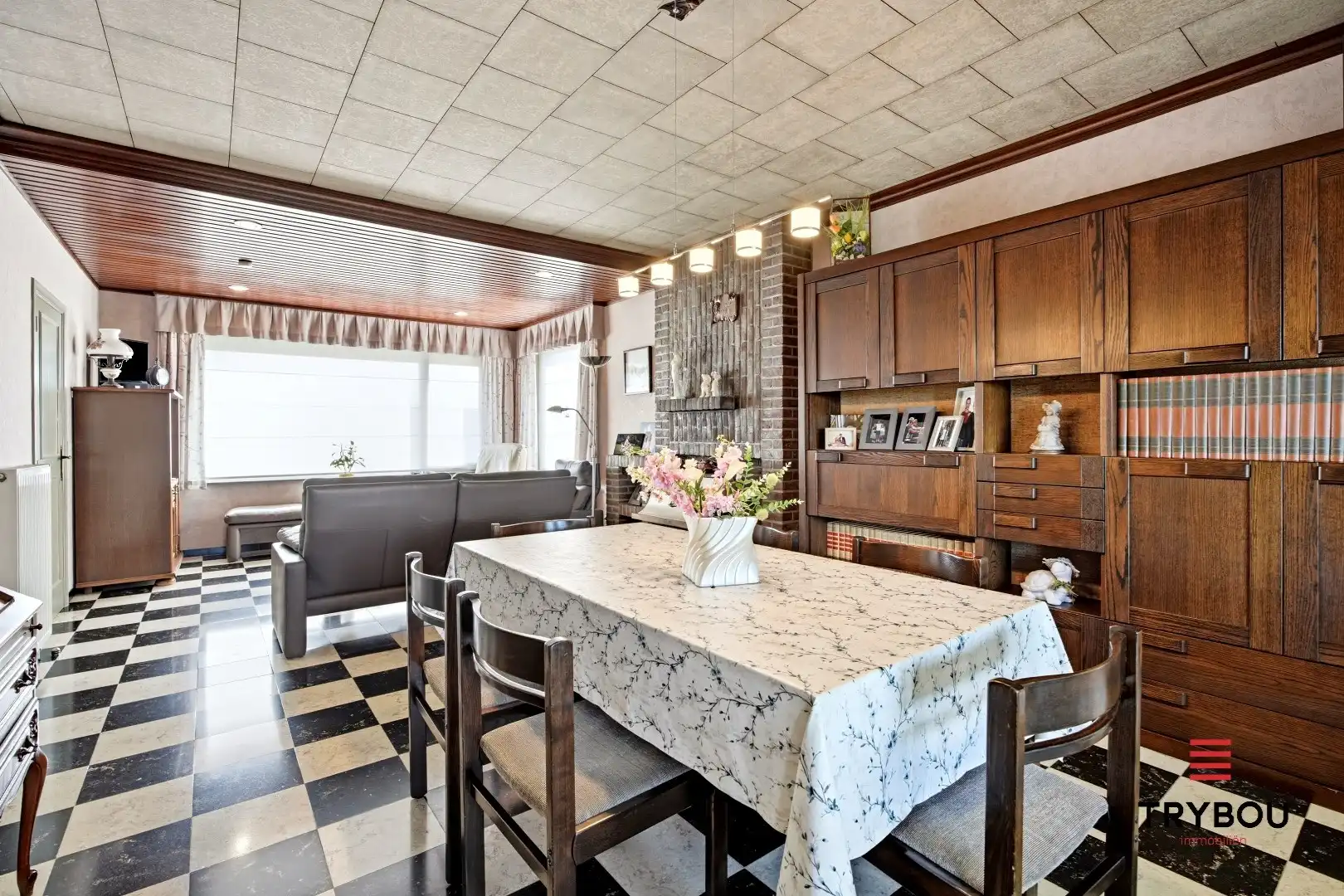 Alleenstaande woning op een ruim perceel met 3 slaapkamers en 2 garages!  foto 9