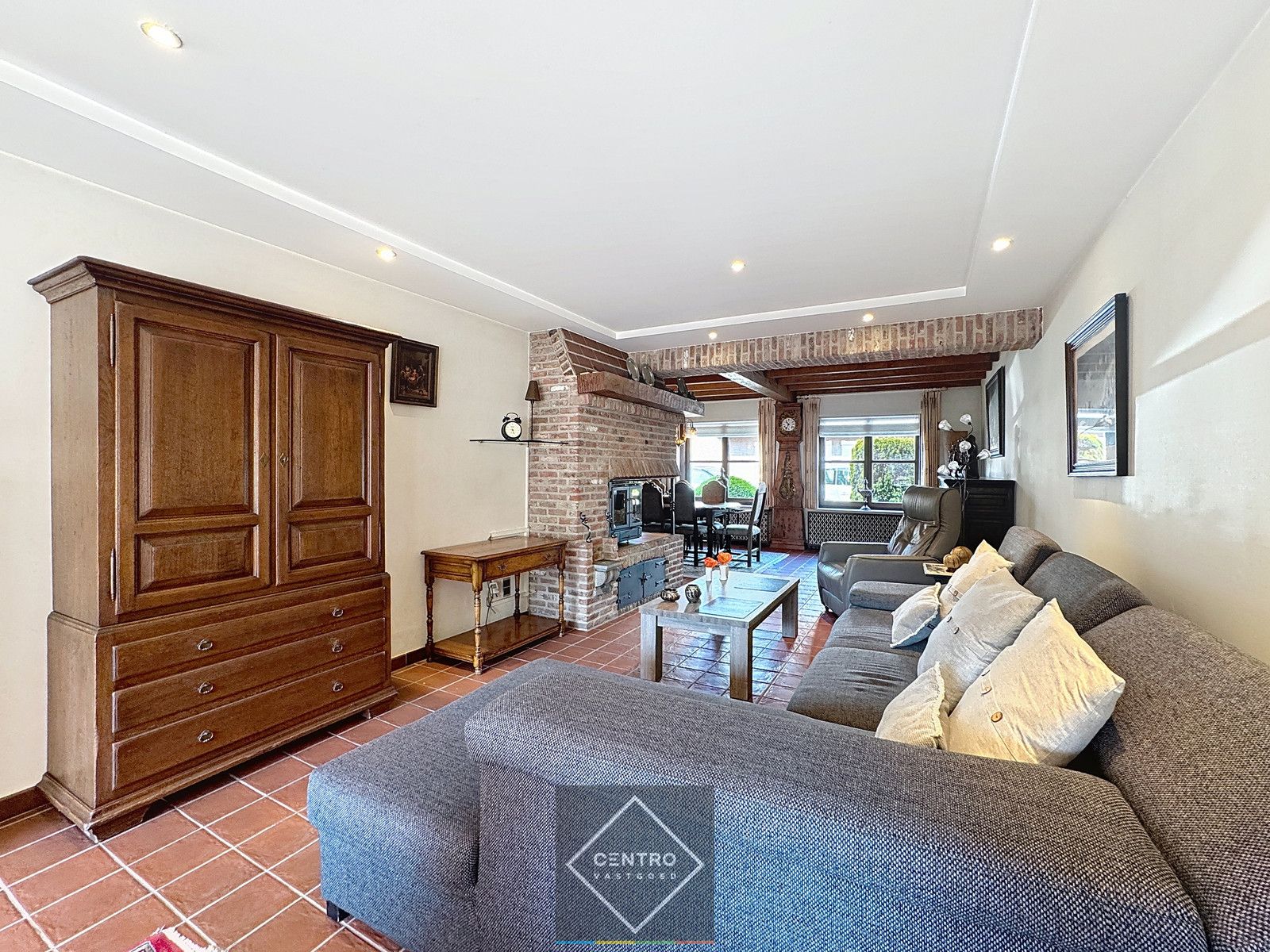 PERFECT ONDERHOUDEN woning met 3  à 4 slpks en 2 garages! foto 3
