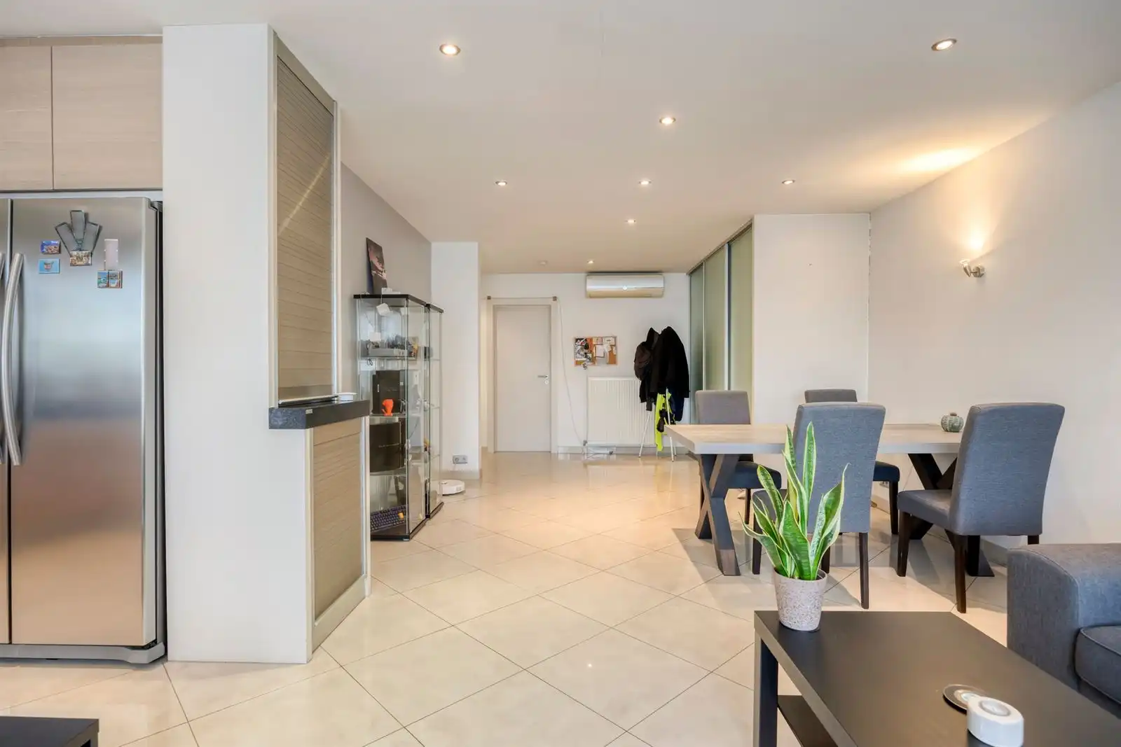 Instapklaar 2-slpk appartement met parking! foto 5