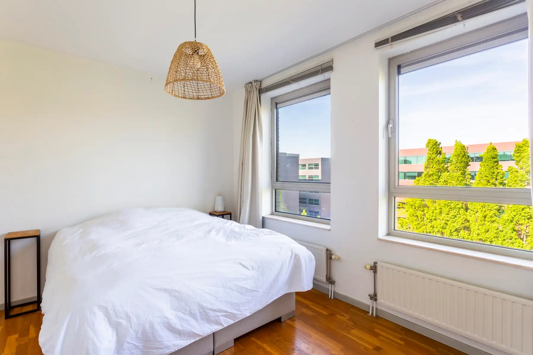 Instapklaar 2-slaapkamerappartement met terras te Berchem foto 10