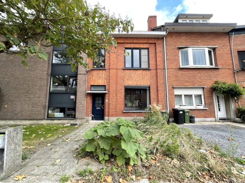 Te renoveren woning met tuin en garage, nabij jachthaven "Snepkaai" foto {{pictureIndex}}