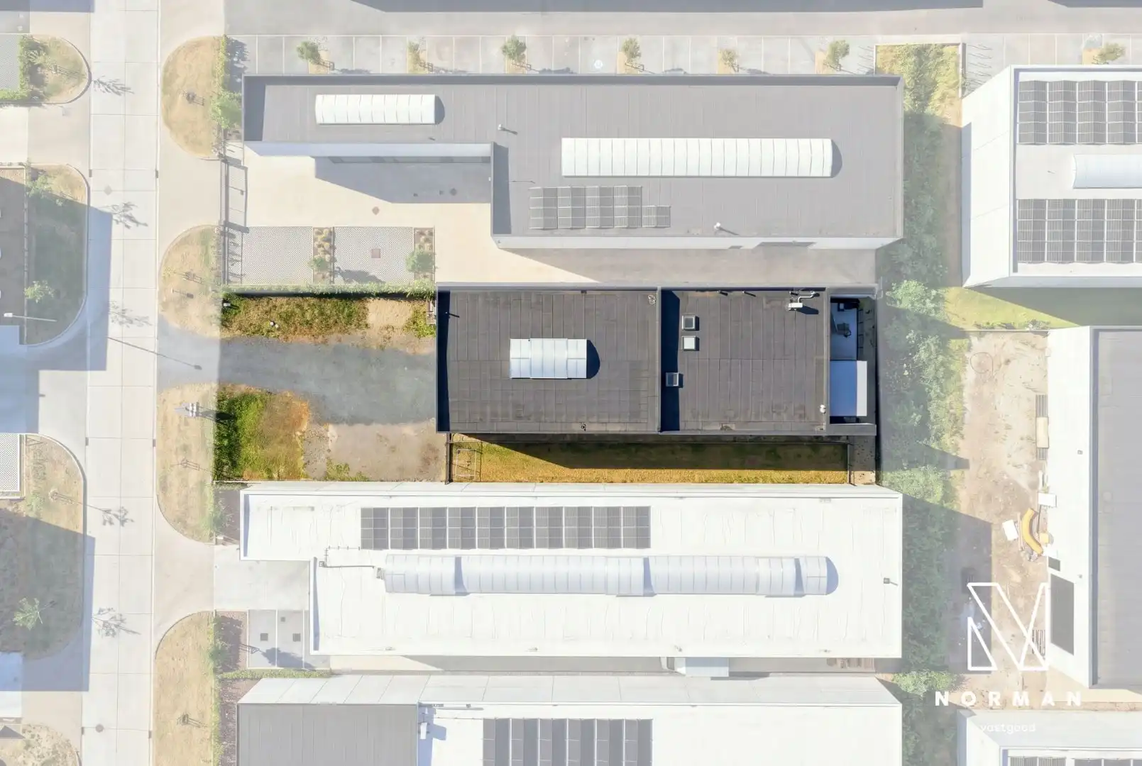 Bedrijfswoning op 1186 m² met luxueuze woonst. foto 38