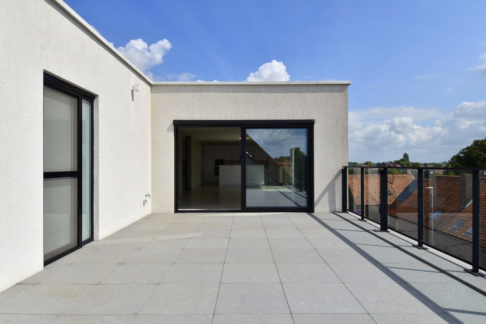 Prachtige penthouse met 2 slaapkamers en groot terras te centrum Ledegem foto {{pictureIndex}}