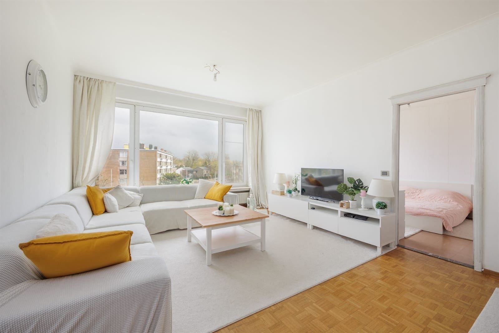 Vernieuwd 2-slaapkamerappartement met terras in Antwerpen foto {{pictureIndex}}