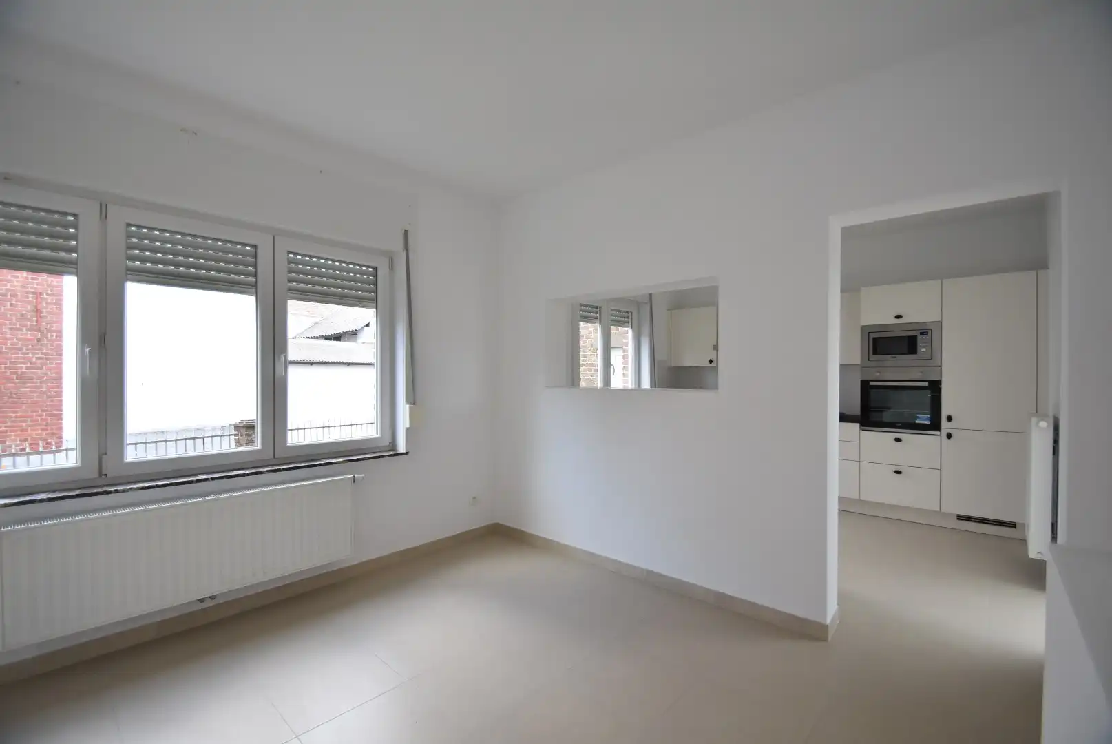 Fris en luchtig gerenoveerde woning met drie slaapkamers, terras, en garage, inbegrepen de stroom via zonnepalen.  foto 13