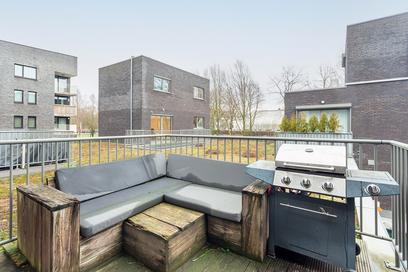 Halfopen bebouwing met 2 terrassen in de Regattawijk!  foto 10