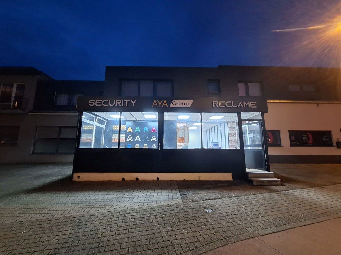 Perfect gelegen kantoorruimte te Heusden-Zolder foto {{pictureIndex}}