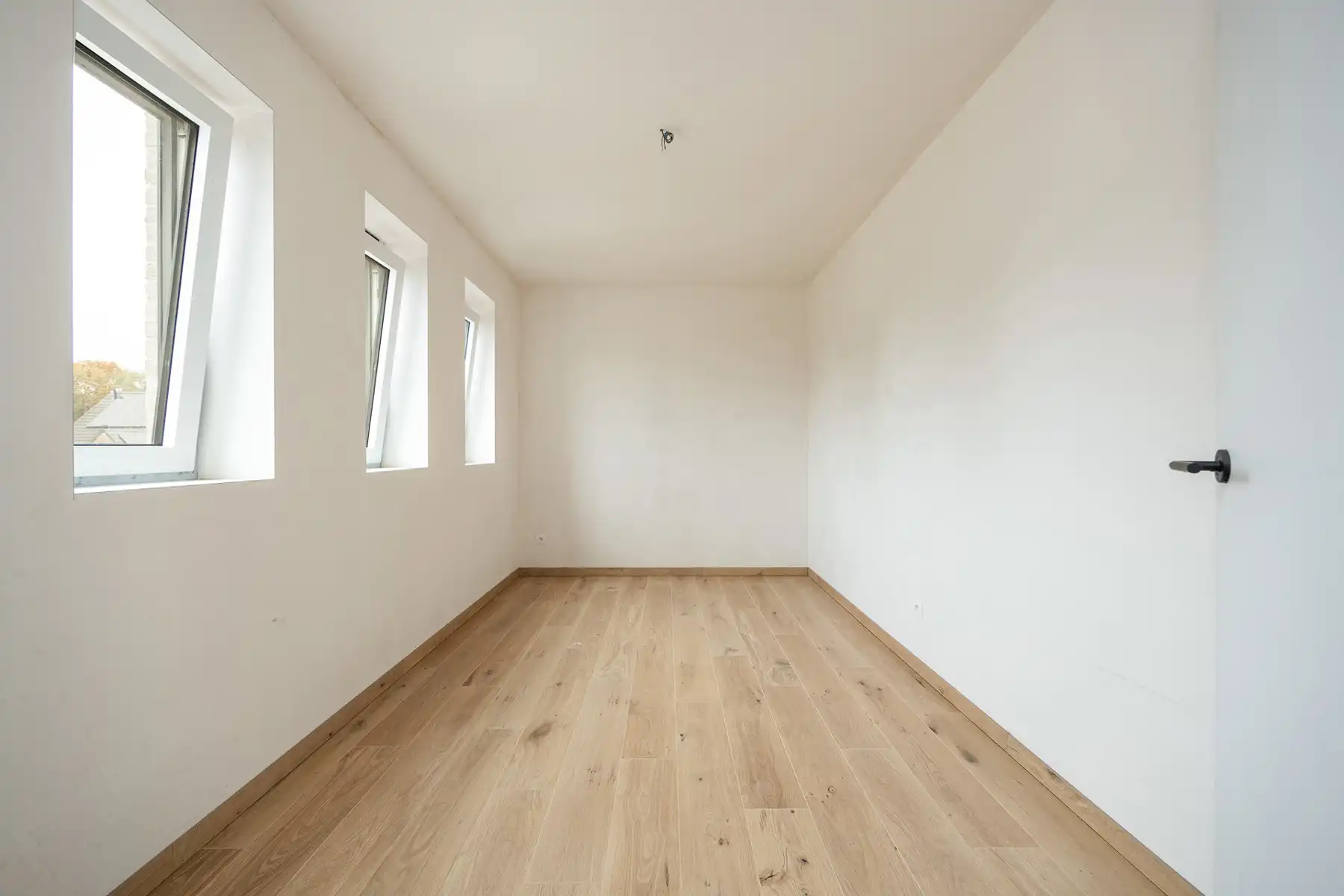 Woning met 3 slaapkamers en fietsenberging/carport op perceel van ca 367m² foto 11