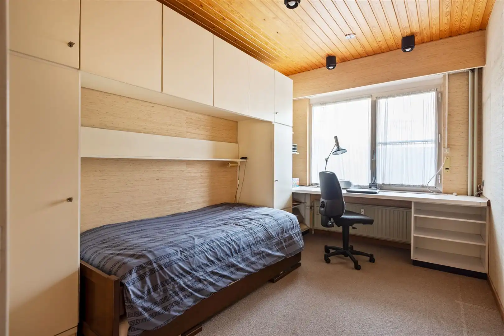 Ruim gelijkvloers appartement met tuin en garagebox foto 10