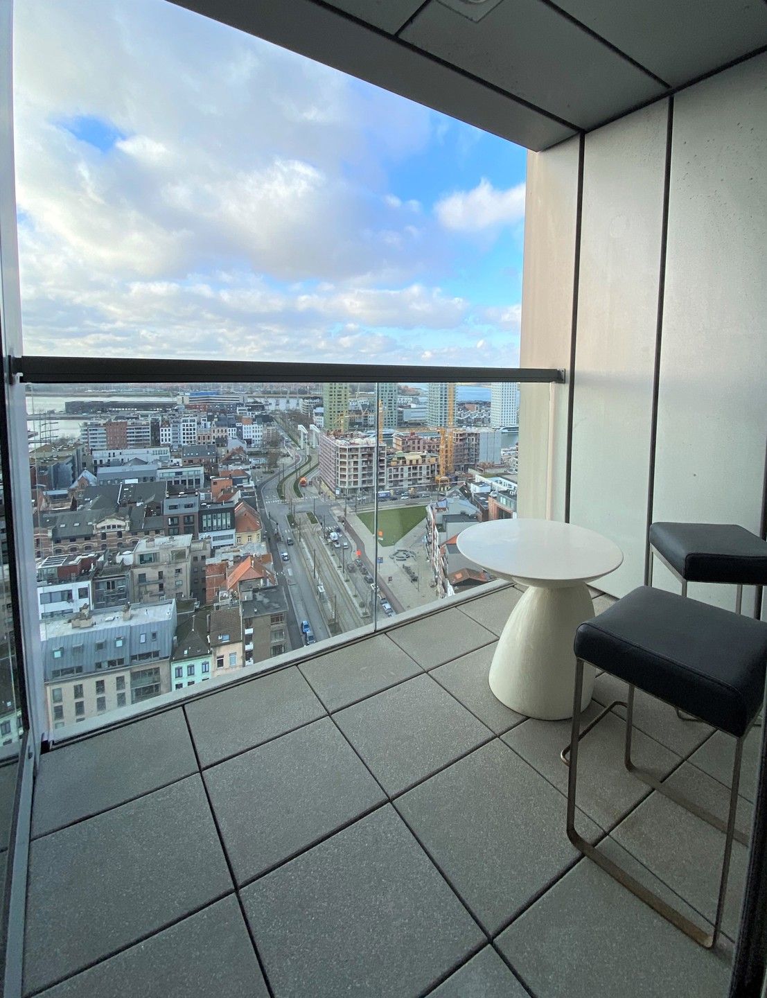 panoramisch wonen in 'London Tower' met zicht over Eilandje foto 5