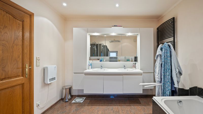 Ruime woning van 256m² op 10 are 32 ca foto 24