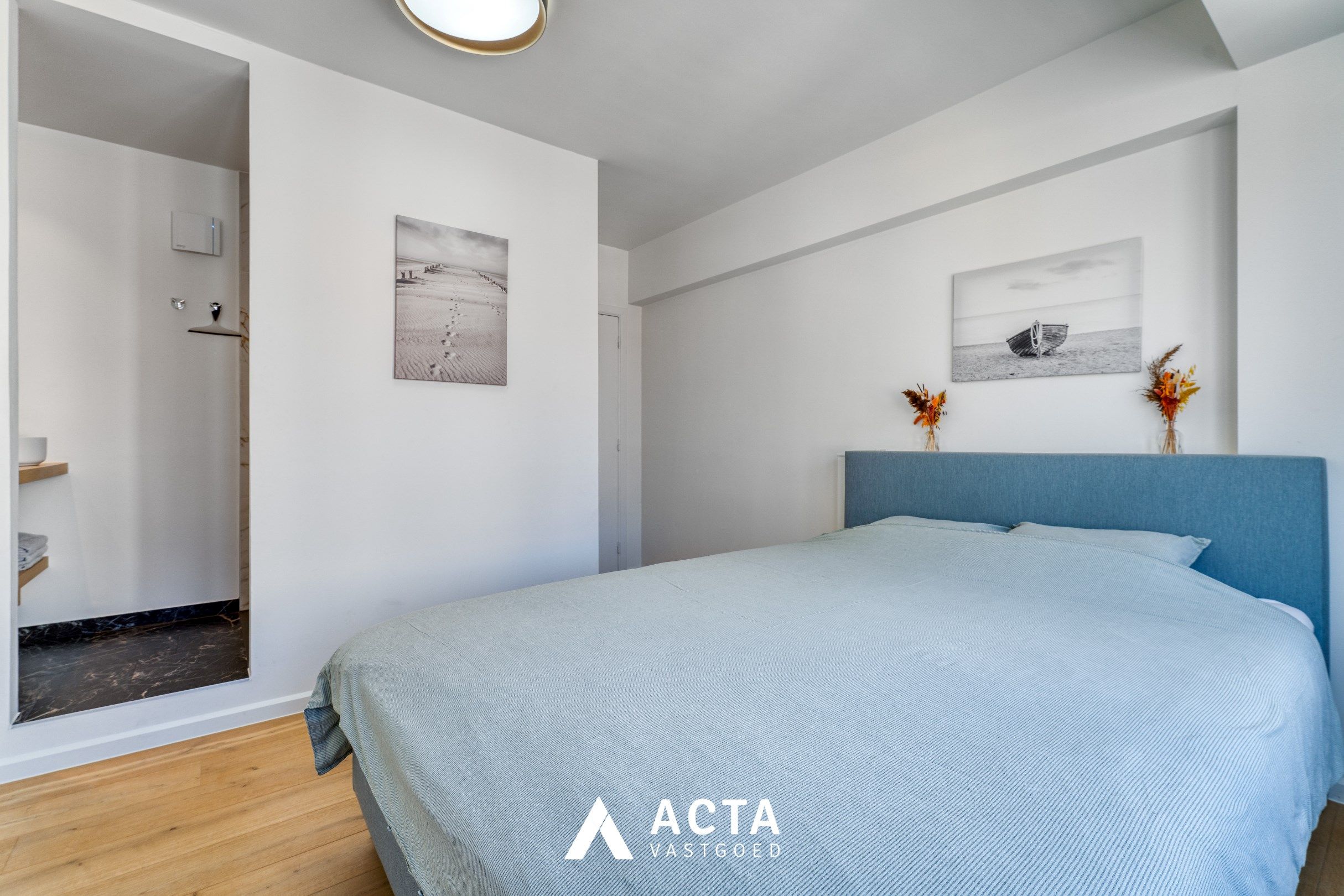 Gerenoveerd appartement met twee slaapkamers in Mariakerke foto 15