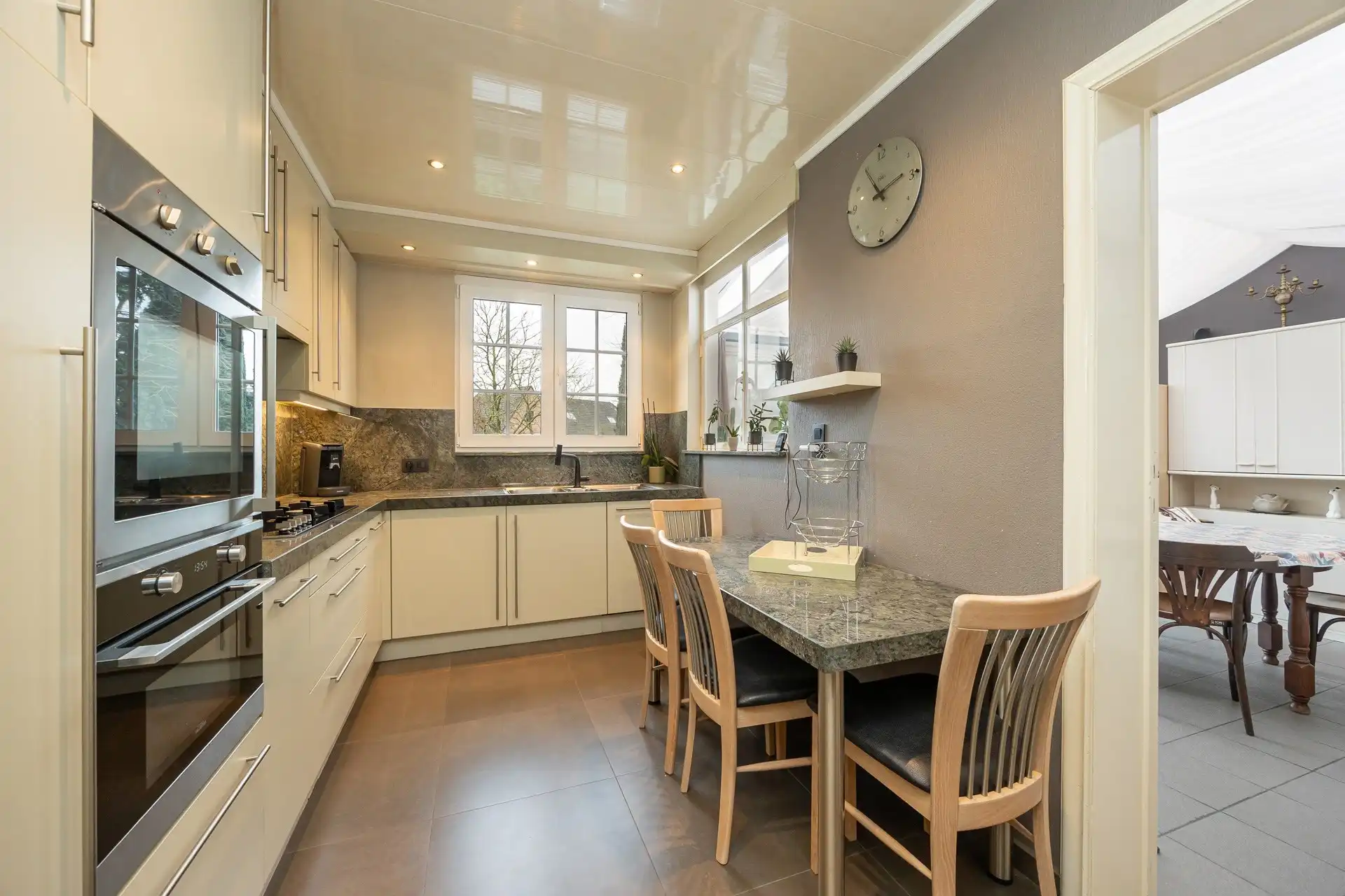 Ruime bel-etage (3-4 slpk) met garage en tuin in Wommelgem foto 3