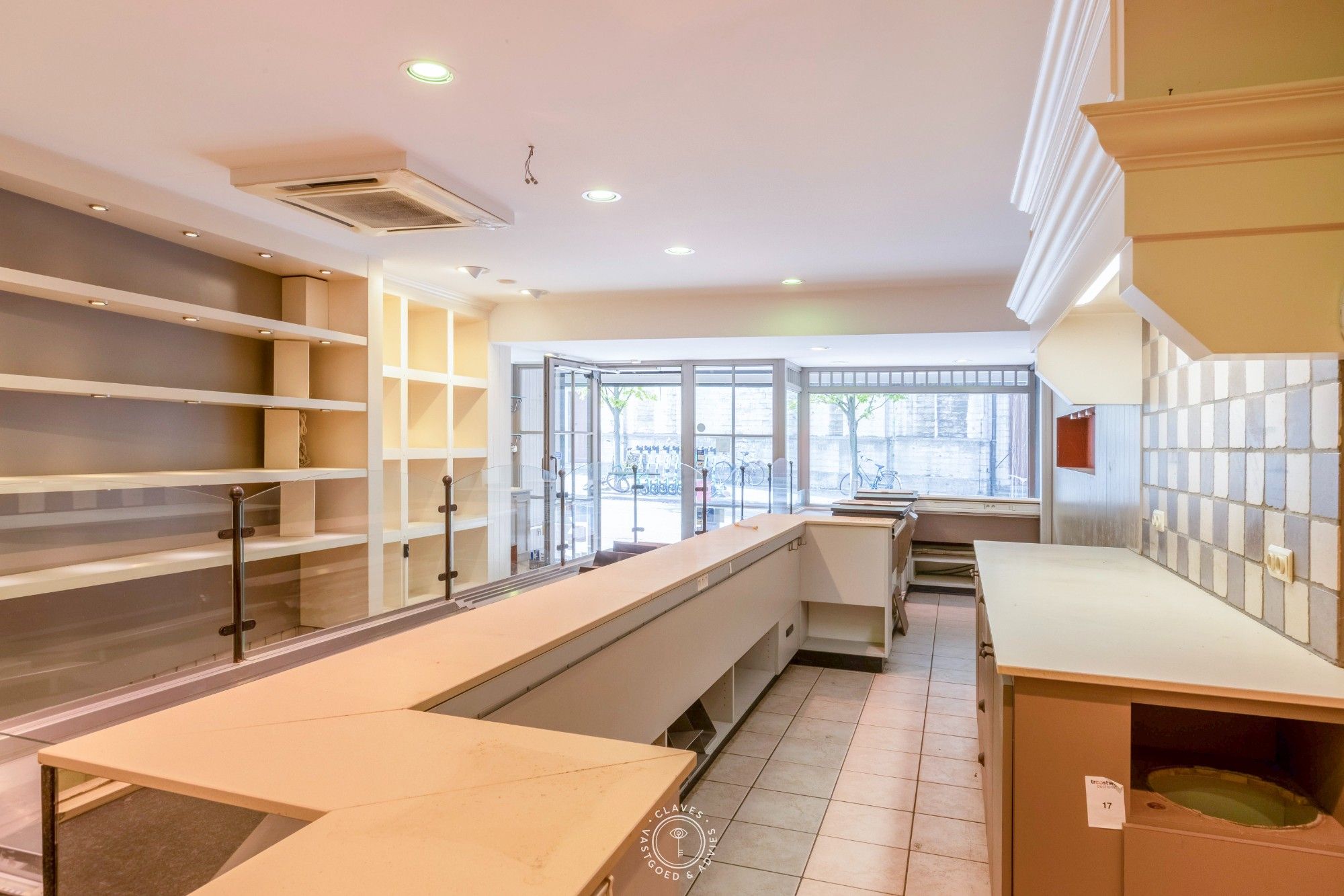 Commercieel pand op uitstekende locatie in Sint-Niklaas foto 6