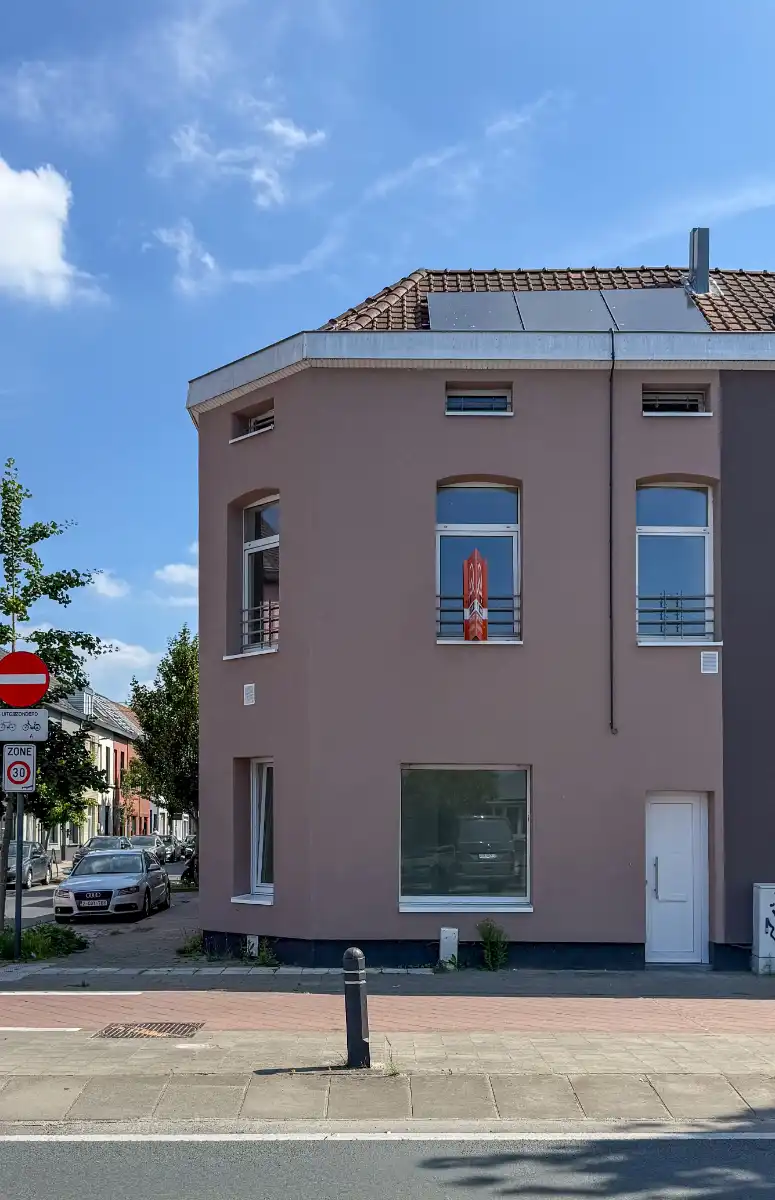 Gerenoveerde lichtrijke hoekwoning aan het water foto 3