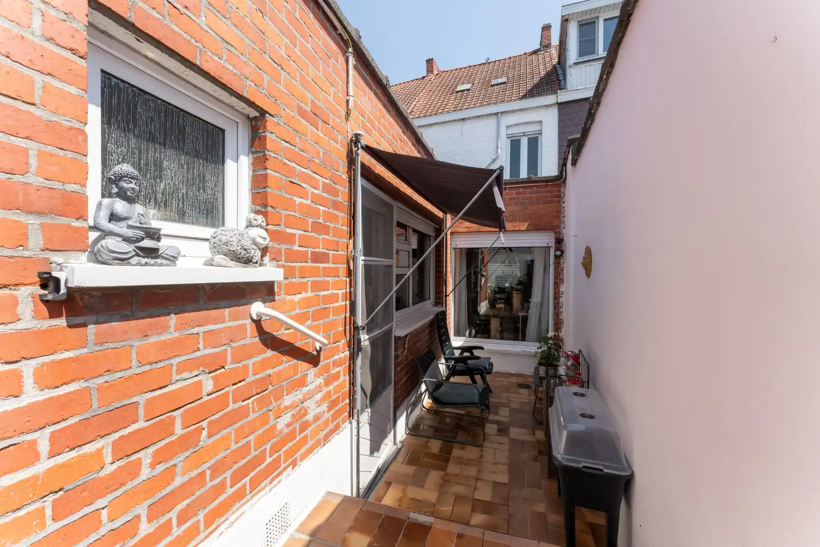 Centrale rijwoning met drie slaapkamers en terras in hartje Roeselare foto 18