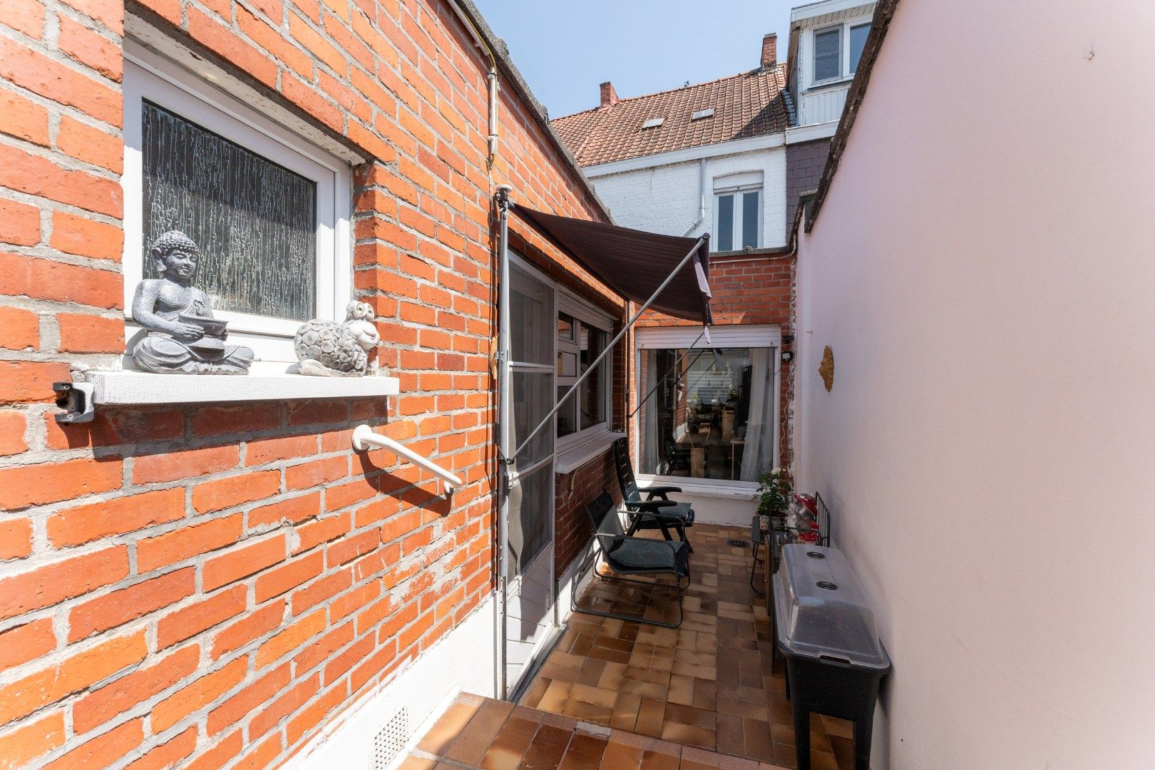 Centrale rijwoning met drie slaapkamers en terras in hartje Roeselare foto 18