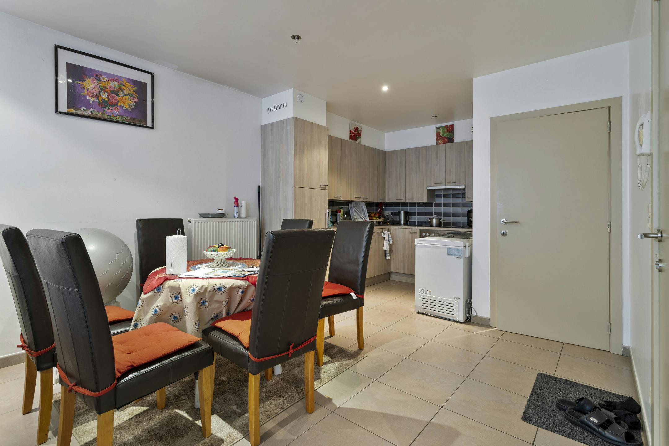 Gelijkvloers appartement te koop in het centrum van Zottegem foto 3