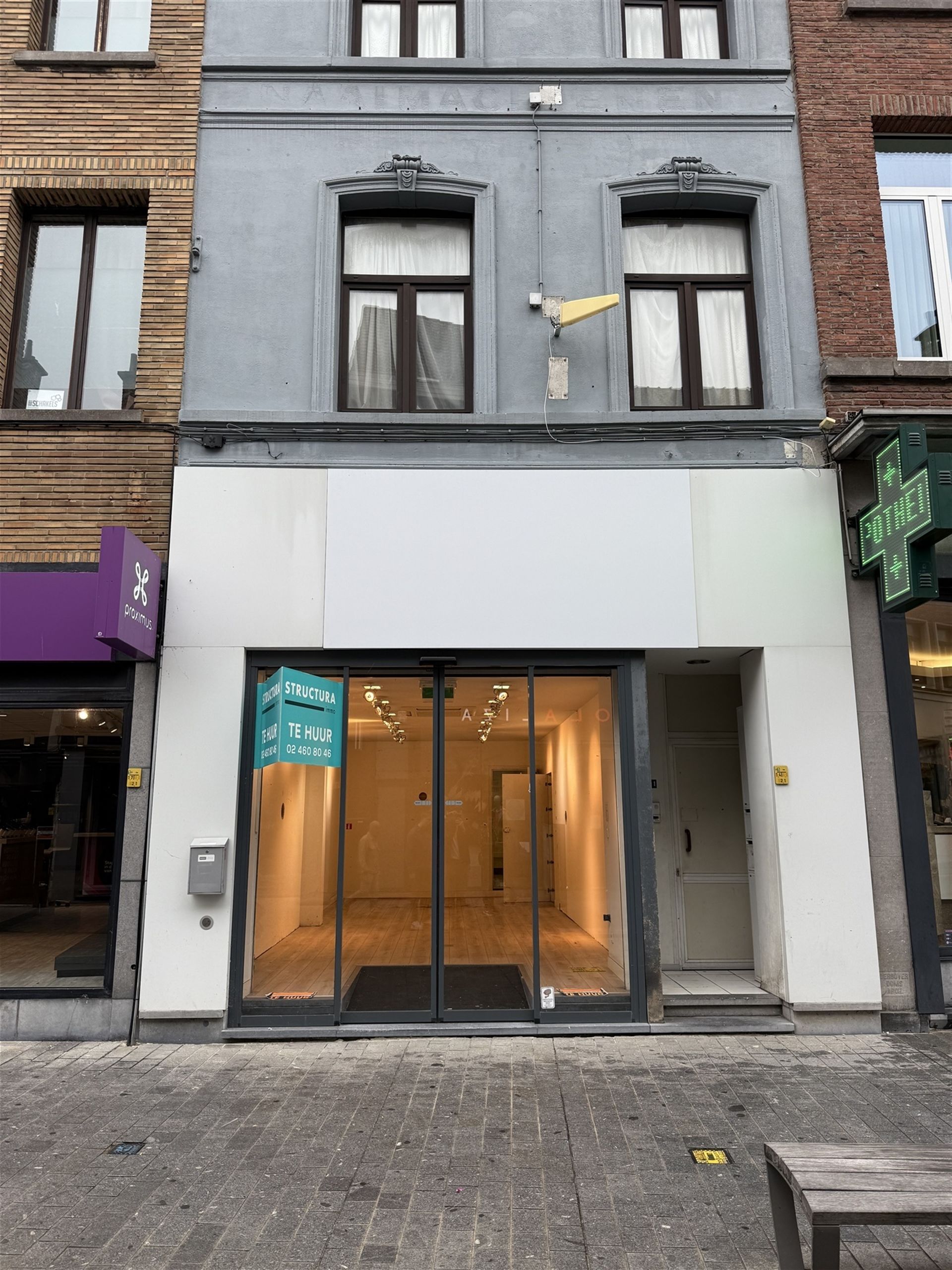 Handelsgelijksvloer in het centrum van Vilvoorde. foto {{pictureIndex}}