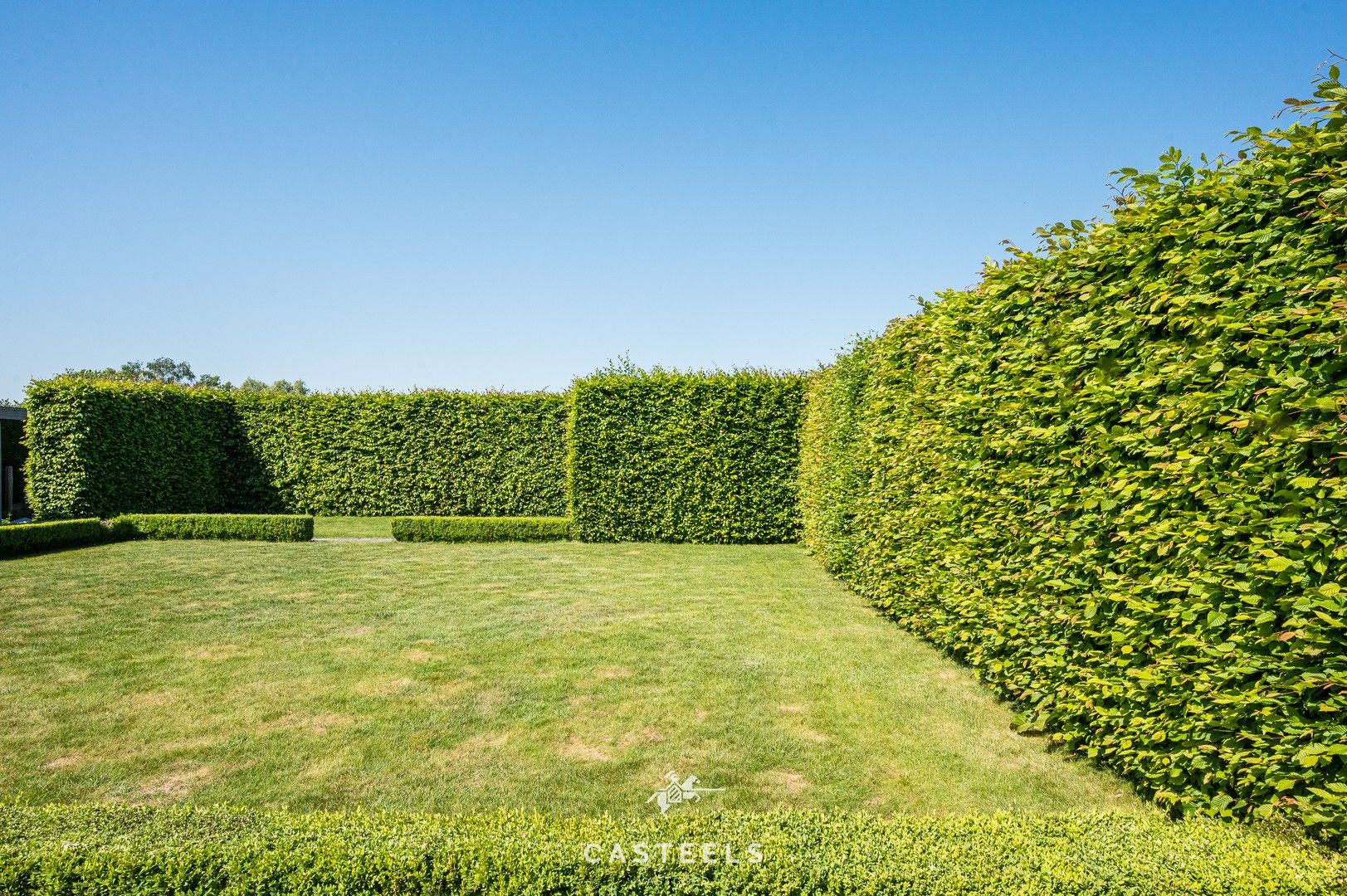 Instapklare bungalow met potentieel op prachtig perceel te koop foto 24