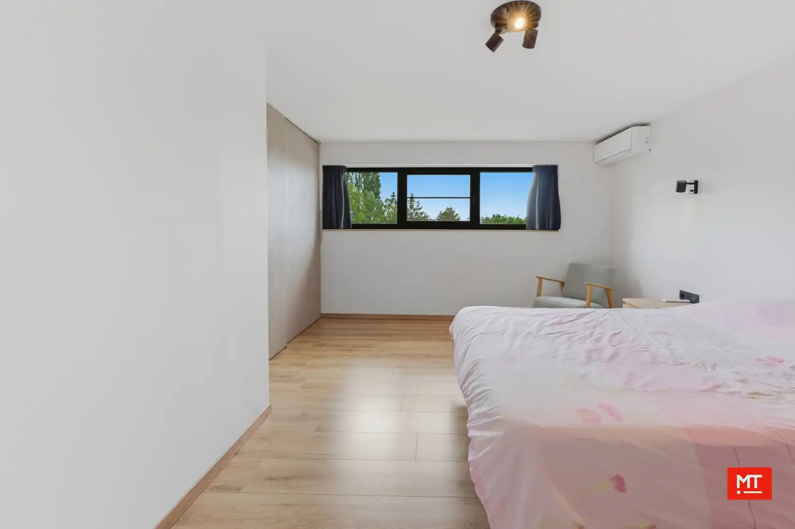 Instapklare alleenstaande woning op een rustige locatie in de dorpskern van Beselare foto 14