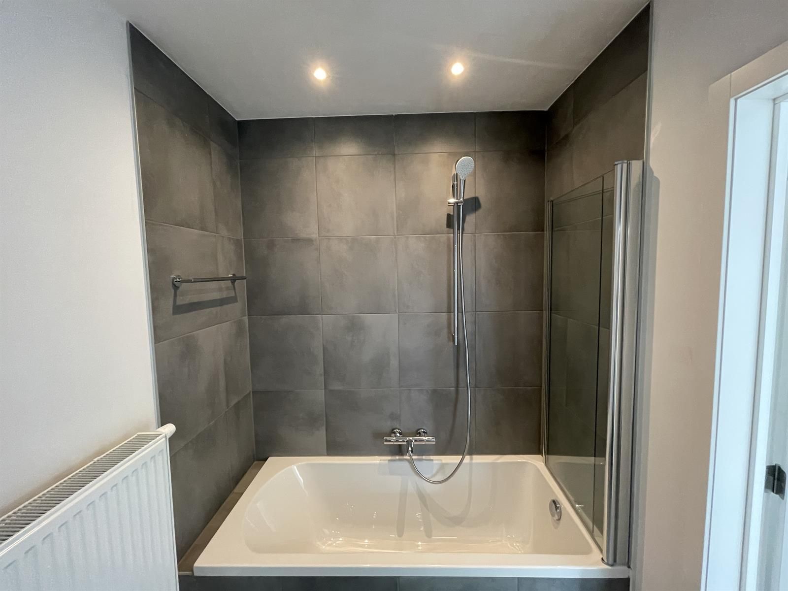 HERZELE - Uniek BEN-appartement in recente residentie. foto 9