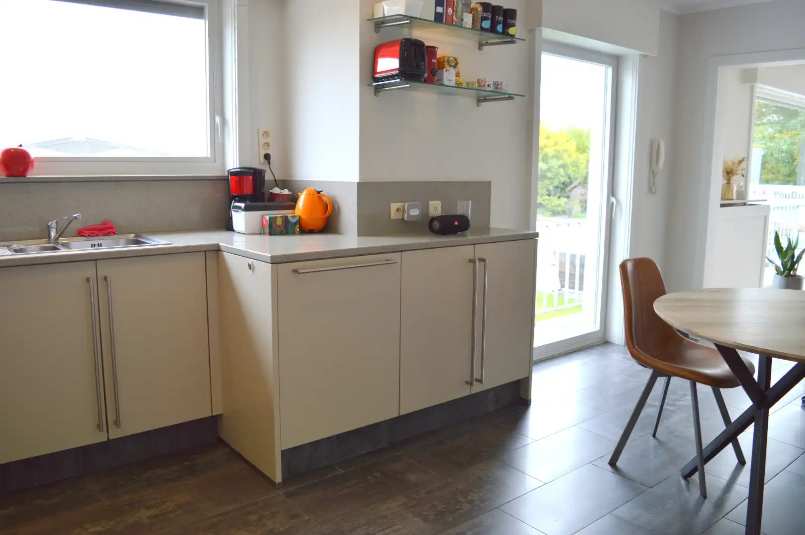Karaktervol gerenoveerd appartement met 4 slaapkamers en ruim terras (verbruik ingebrepen!) foto 6