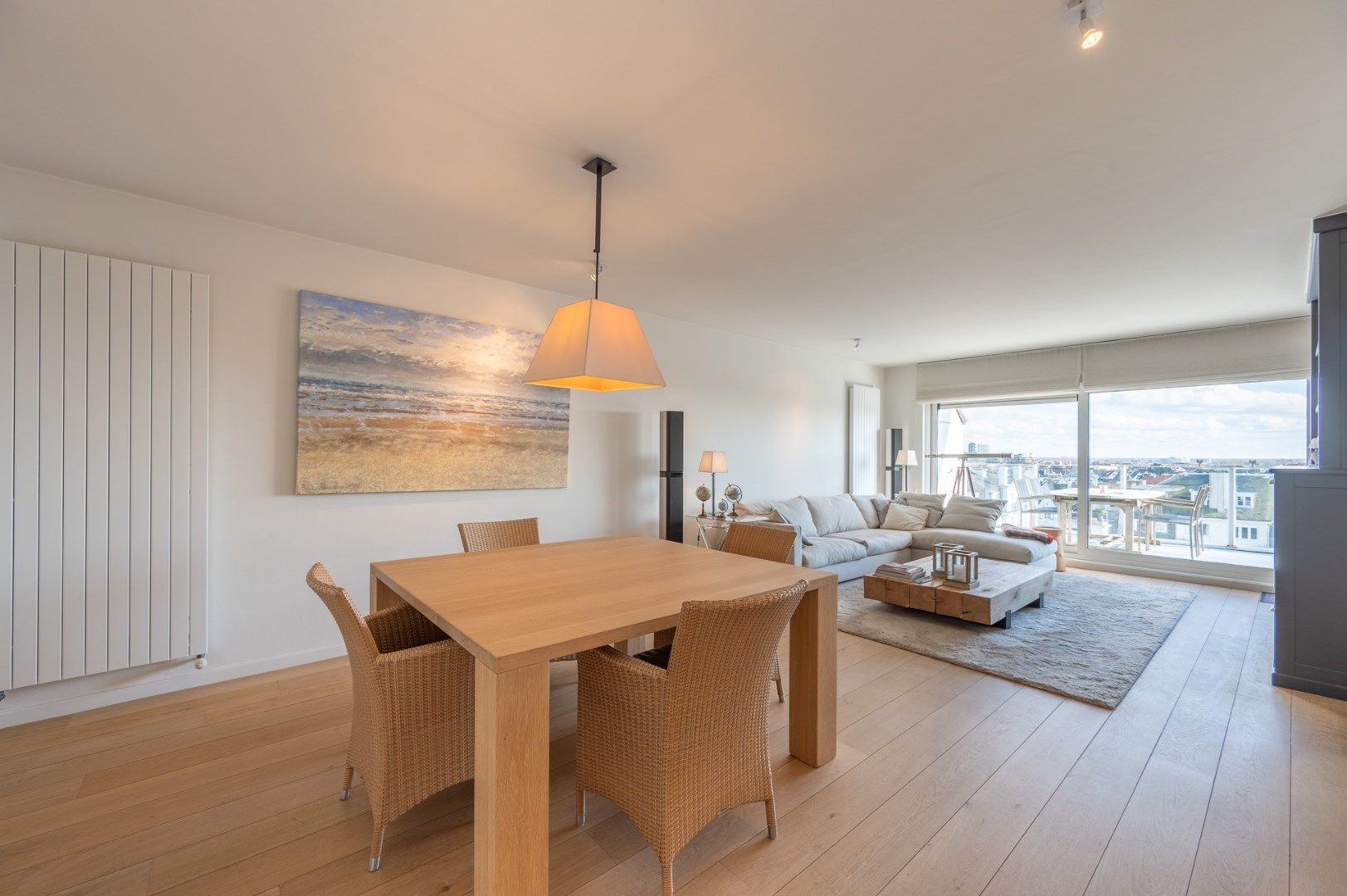 Prachtige duplex dakappartement met  2 zeer zonnige terrassen en unieke vergezichten gelegen op de Jozef Nellenslaan. Tandembox te koop op het gelijkvloers foto 5