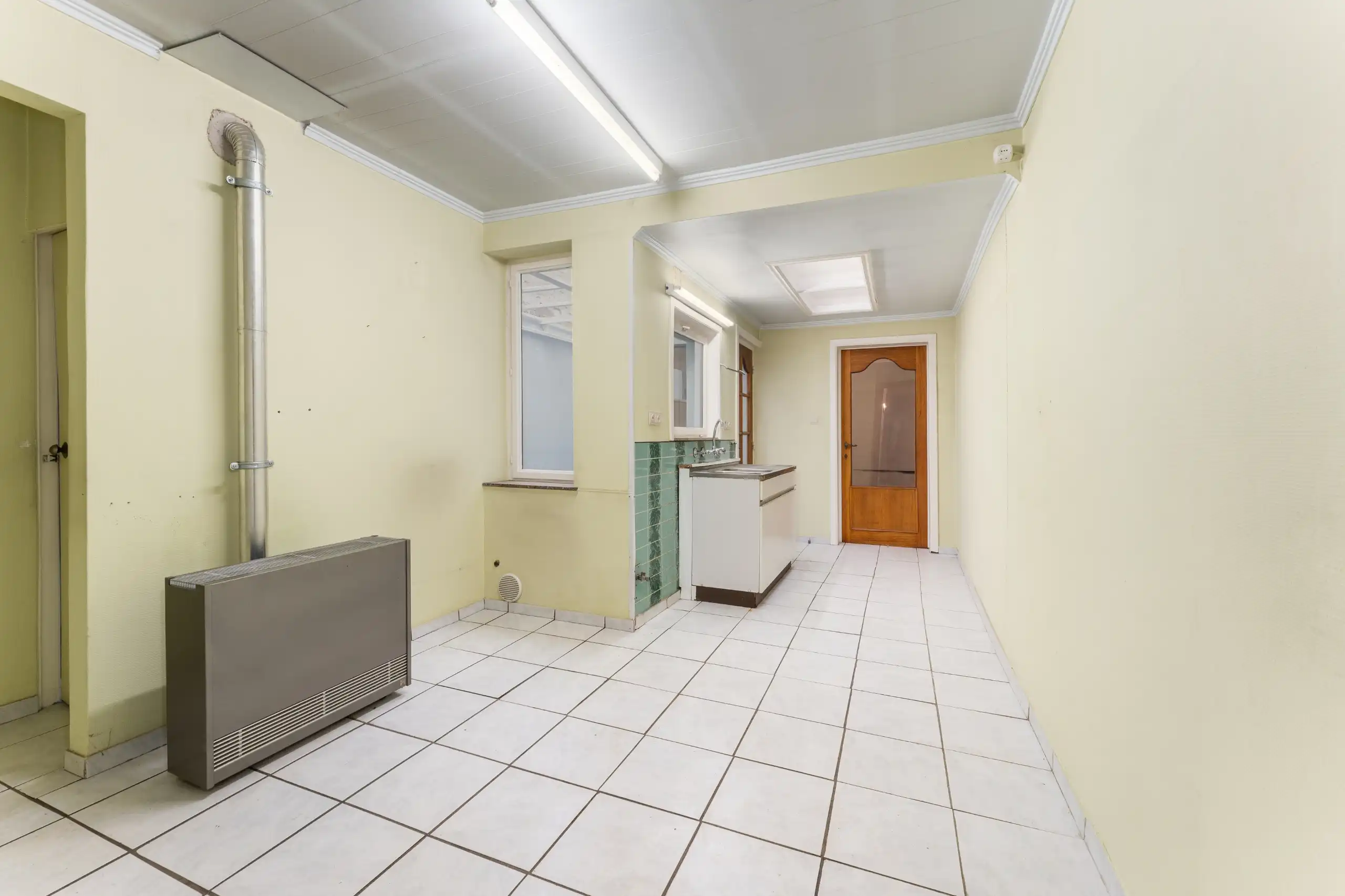 Ruime totaal te renoveren woning met potentieel in hartje Kortrijk foto 12