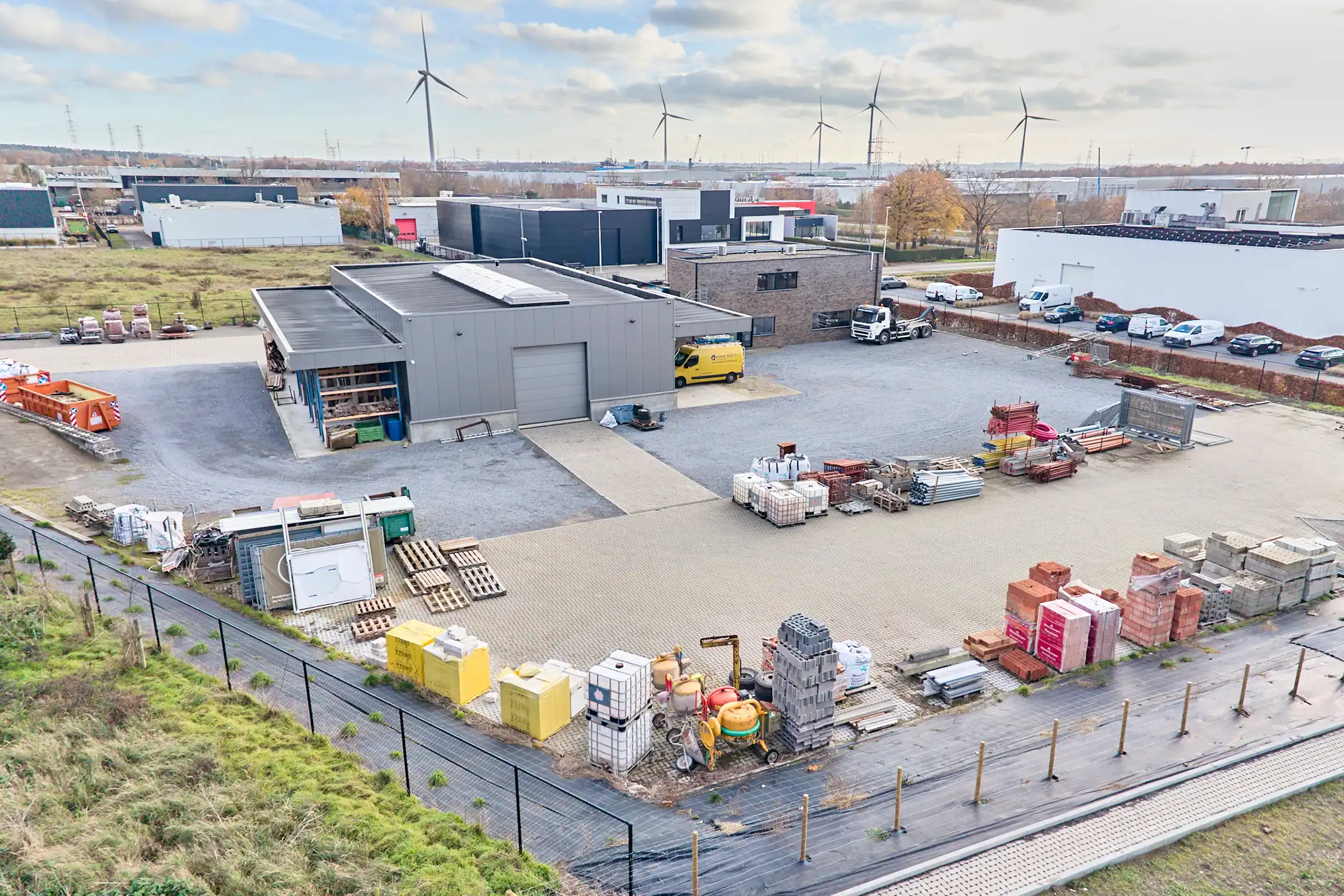 Multifunctioneel bedrijfsgebouw op Genk-Zuid foto 3