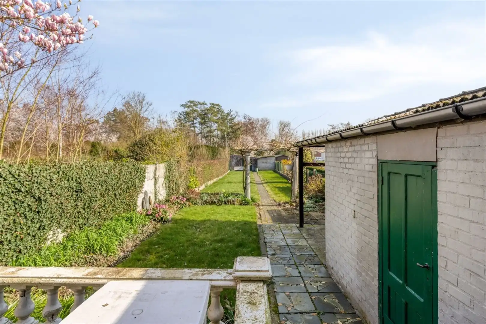 Te renoveren woning met 4 slaapkamers foto 24