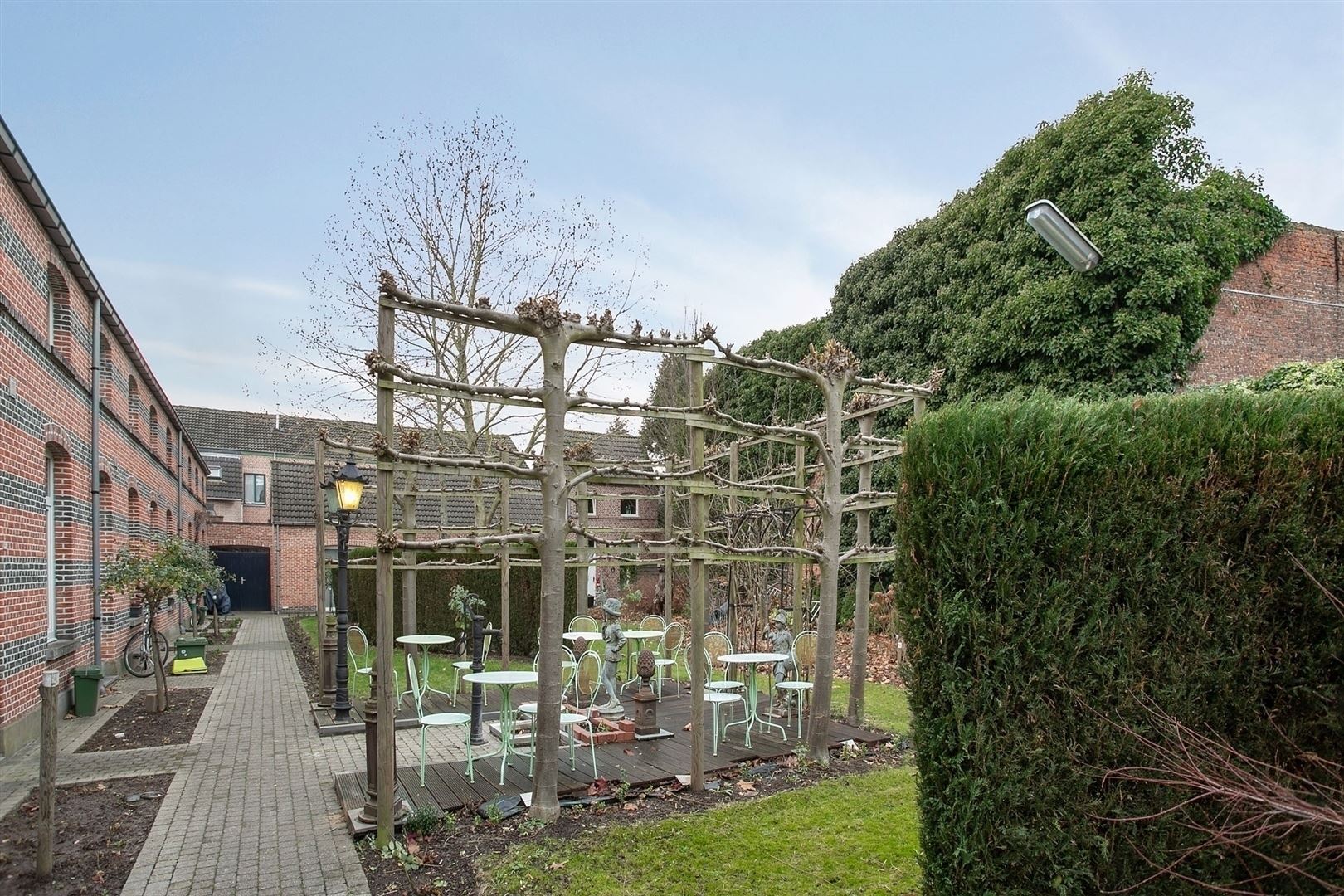 Sympathieke woning in een oase van rust middenin centrum  foto 14